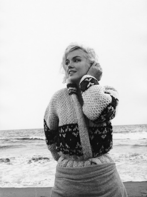 thecinamonroe:  Marilyn Monroe photographed