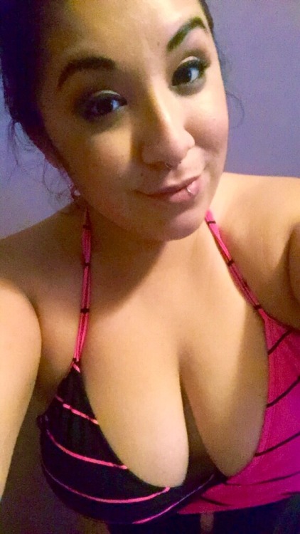 burninglikea-bridge:Today I tanned for a little bit and also looked super cute.