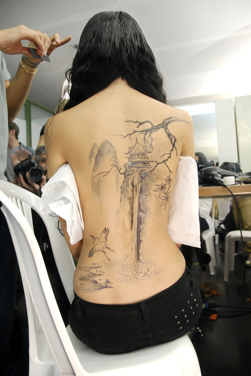 nutellaohyeah:  tattoo | Tumblr på We Heart It http://weheartit.com/entry/56439695/via/yukimiwa 