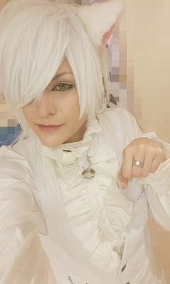 ryunde:  we had a white theme for this halloween so i was a white cat (｡◝‿◜｡)