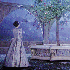 reginaoflocksley:  once upon an outfit (x). 