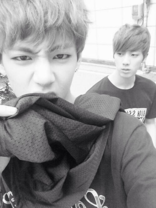 c-hunji:  BTS Selcas » V