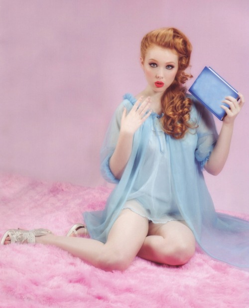 XXX hot-celeb-posts:Molly Quinn photo