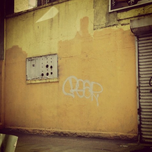 Somewhere near #brooklyn #NewYork #yellow #graffiti #GreenNotesLT1917 #leuchtturn1917