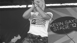 slowdun:  Jenna drops her microphone during Wasting Away 