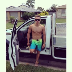 southaussiefag97:  olderbromakesmehot:  I’d