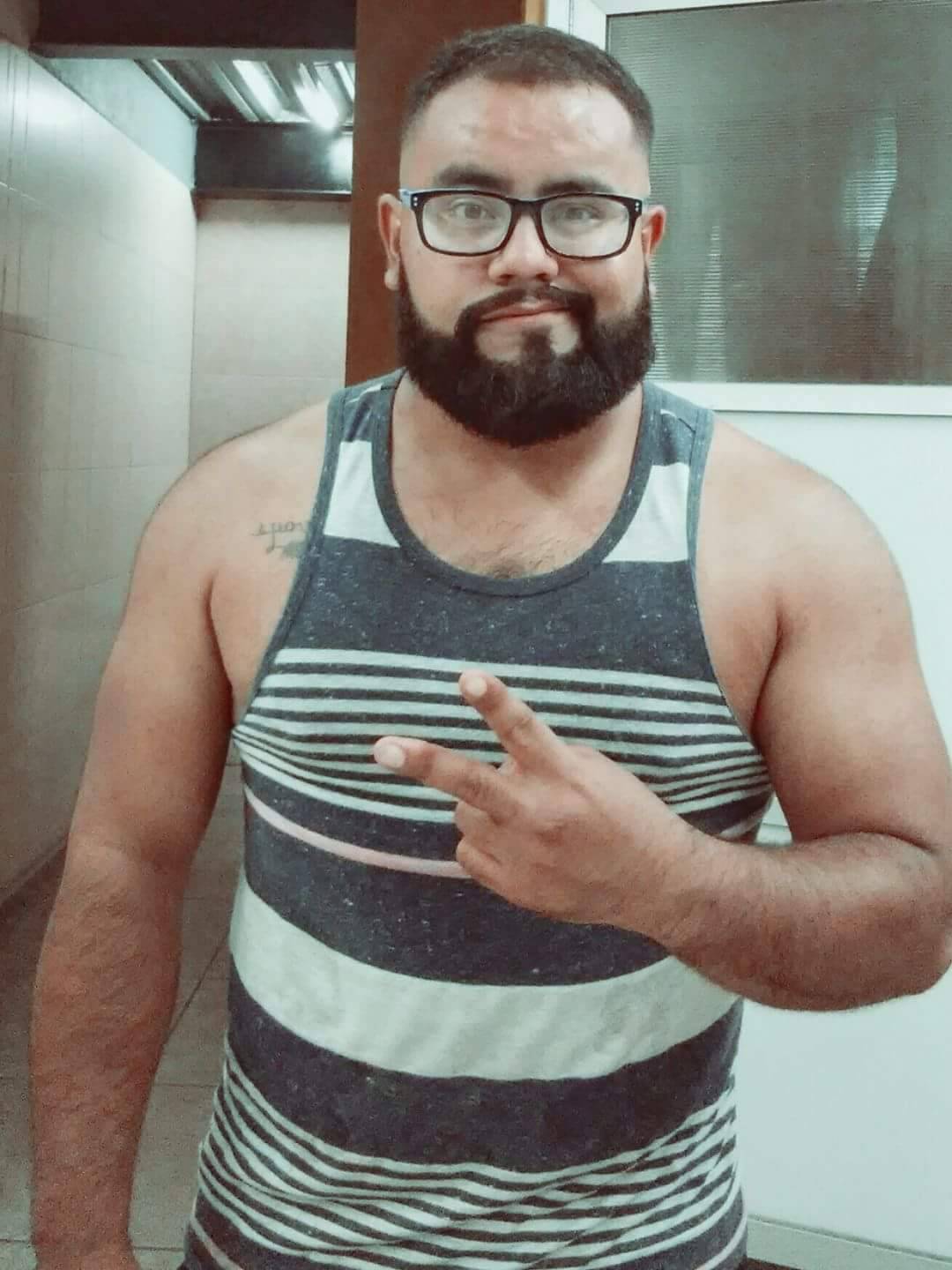 bear-hairy:  bear-hairy:  Déjanos tu comentario 🐻✔️  Rebloguea y comparte