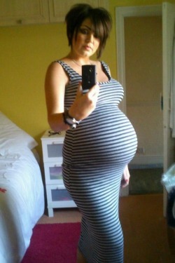 playfulpregnants:   Full Gallery - CLICK