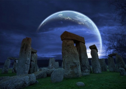 Stonehege Et La Lune