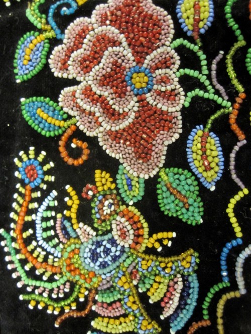 apihtawikosisan: buriedthings: Ojibwe / Northeast Woodlands beadwork in the National Museum of the A