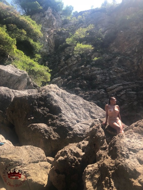 blackmasteradultblog: Little Red lost on island  @little-red-dirty-hood & @blackmasteradultblog 