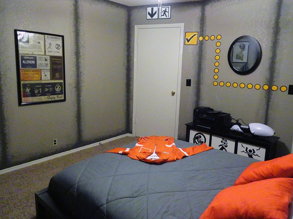 lalnascastle:   Portal themed bedroom.  Source 