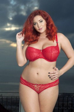 italiankong:  I love Lucy Collett. May have