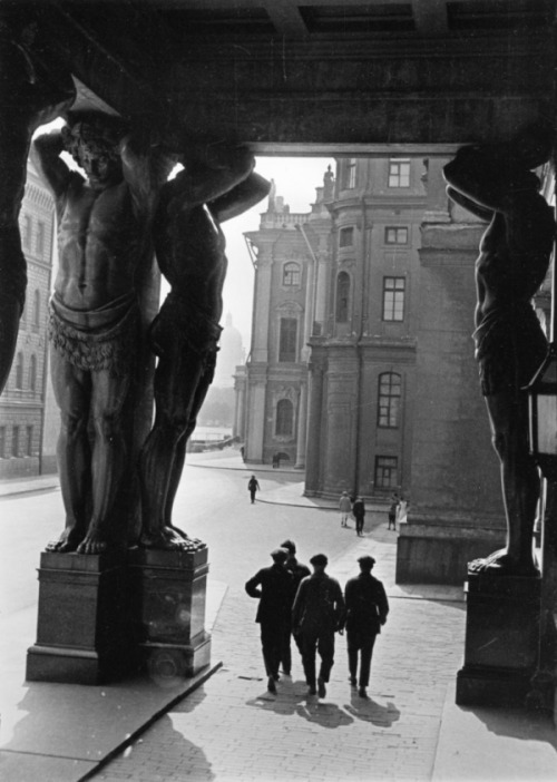 tytusjaneta:Boris IgnatovichThe Atlanteans at the entrance of to the Hermitage. Leningrad, 1931(+)