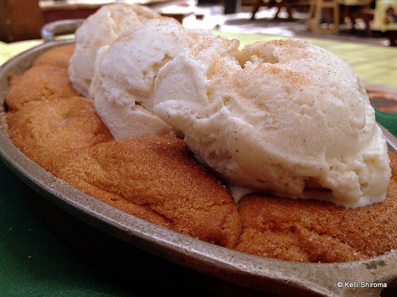 katskinx:  gameraboy:  &ldquo;Snickerdoodle Cookie Bake&rdquo; at Big Thunder