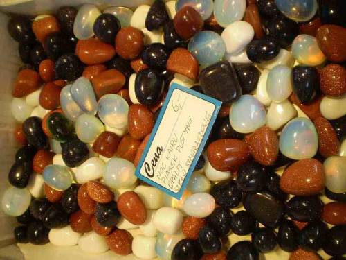 Products made of polished minerals and stones offered for sale during Lwóweckie Lato Agatowe (Lwowek