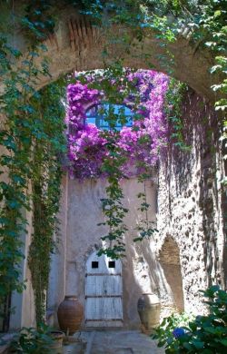 bluepueblo:  Castle Courtyard, Italy photo