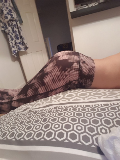 Heyy felt super naughty tonight so thought id share if any sissys want to kik me my kik is pinksockp