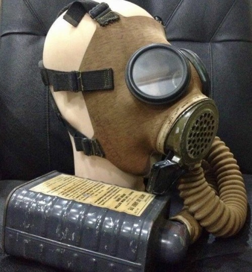 USN MK1 TYPE: US Army/Navy MI Diaphragm Gas Mask DATE: c. 1920s USAGE: United States FUNCTION: Milit