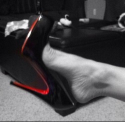 brityjo23:  … sexy arch and red soles💋