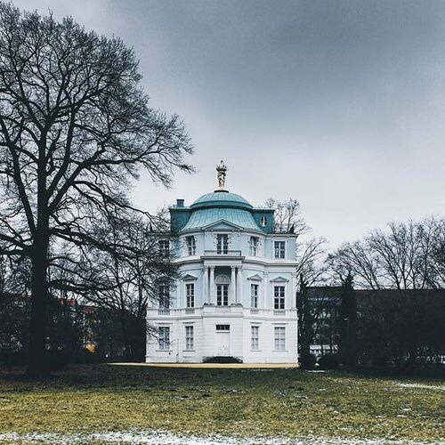 oldfarmhouse:If you were able to chose any Country Home,THIS would be IT!jpkay@instagramJan Keller