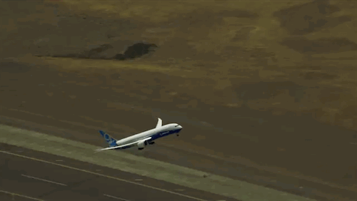 generalelectric:  The Boeing 787-9 Dreamliner, now powered by GE’s GEnx engines, shows off its acrobatics during a rehearsal for the 2014 Farnborough air show. GIFs courtesy of Boeing on YouTube. 