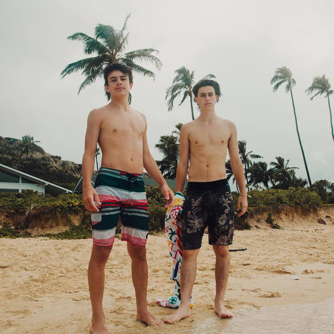 hotfamousmen:  Nash and Hayes Grier
