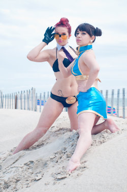 hotcosplaychicks:  Street Fighter Beach Edition