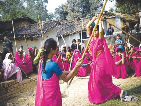 anedumacation:  blueandbluer:  r-colored:  nottodaymegatron:   The Gulabi gang is a group of Indian women vigilantes and activists who visit abusive husbands & beat them up with laathis (bamboo sticks) unless they stop abusing their wives. 