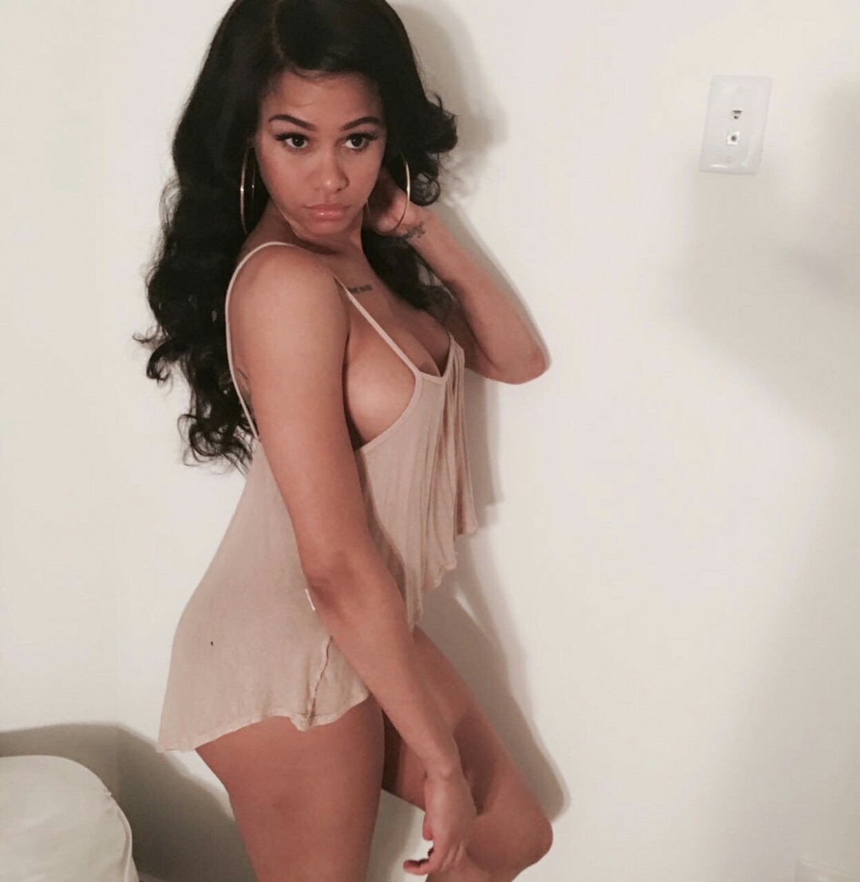 baddiesroundtheworld:  Battle of milfs Top: Antoinette Audream or Bottom: Ketly d