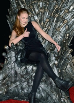 scifitennisgamer:  Sansa where she belongs.