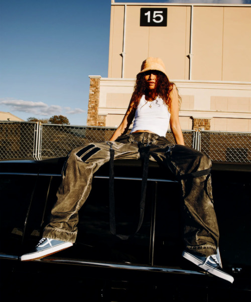 zedayacoleman:ZENDAYA COLEMANGQ Magazine February 2021