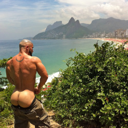 Daddylovestofuk:  Francois Sagat’a Amazing Ass Visits  Rio De Janeiro 