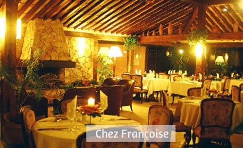 Restaurante Chez Françoise. O restaurante combina o glamour da cozinha francesa com o sabor dos ingr