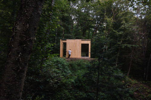 Good wood - more remote luxury living, this time in the wilds of Quebec. The minimalist “Hinterhouse