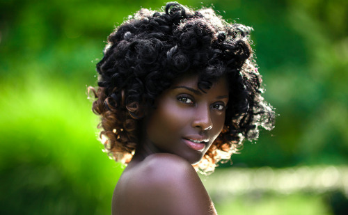 yagazieemezi:  Photographer Joey Rosado of Island Boi Photography has created the stunning photo series “Melanina” as a way to highlight the natural beauty and diversity of Black people. The Rosado told AfroPunk“The title is spanish for “Melanin”.