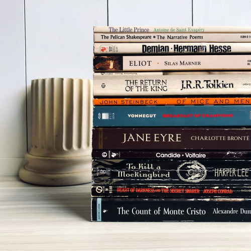 macrolit: macrolit: Giveaway: We’re giving away 12 vintage classics by Charlotte Bronte, J.R.R. Tolk