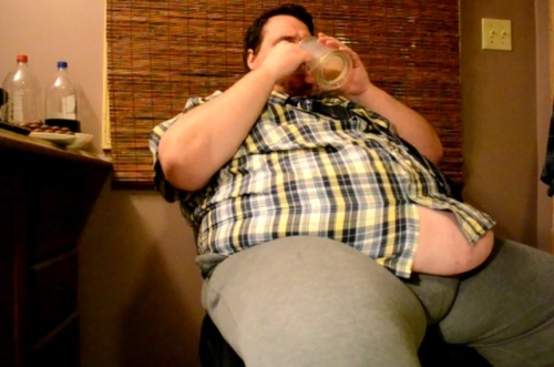 lardfill: Fat Office Hog, swelling up more www.clips4sale.com/studio/62635/lardfill
