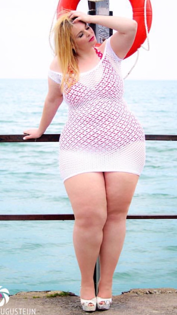 lovemesomebiggirls:  bbworship:  Some Canadian thickness  Oh Canada!