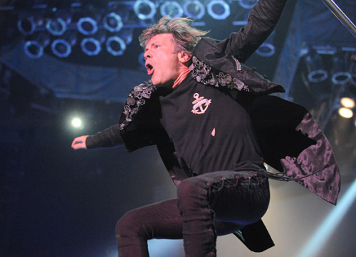 decadeofagression:Bruce Dickinson live in Las Vegas, 2013