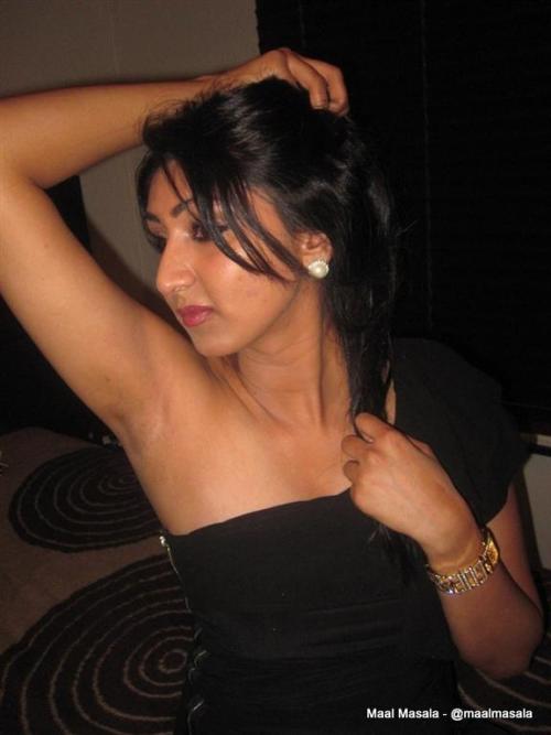 maalmasala:Very hot desi indian Kolkata babe Shibani seducing with her curves - Maal Masala