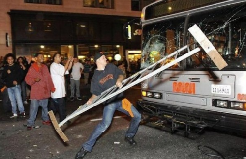 powrightinthekissser:  chowderofficial:  San Francisco Riots after the Giants won the World Series. Why aren’t these guys called parasites and looters and savages?  🐸🍵🍵🍵🍵🍵🍵