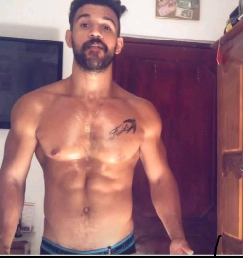 Bulging Jock Spotted. Let’s tick our list with this sexy Algerian Stud currently living in Germany. 