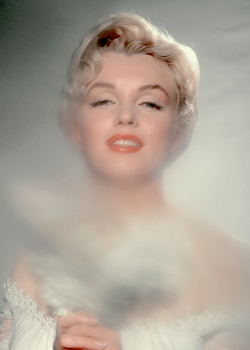  Marilyn Monroe photographed by Jack Cardiff,