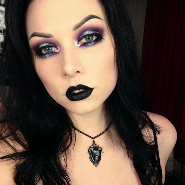 dahliaderanged:  Pretty, pretty @thesaramonstre in the Ram Skull Mini Gothic Cameo