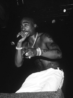 hiphop-in-the-brain:Tupac Shakur