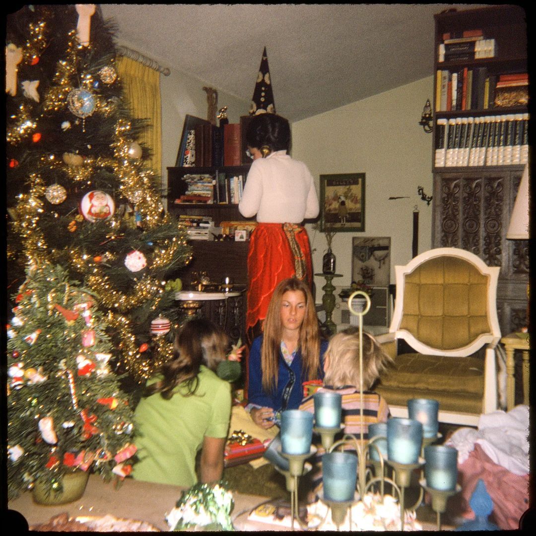 Christmas trees and Encyclopedias.
California, 1974.
.
#kodachrome #foundphoto #familyphotos #vintageslides #vintagestyle #1970s #holidays
https://www.instagram.com/p/CmnBgzoMoBq/?igshid=NGJjMDIxMWI=