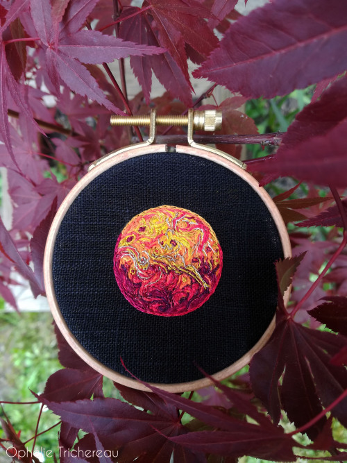  “Mars”I took new pictures of my tiny embroidery of Mars.I’m always looking for th