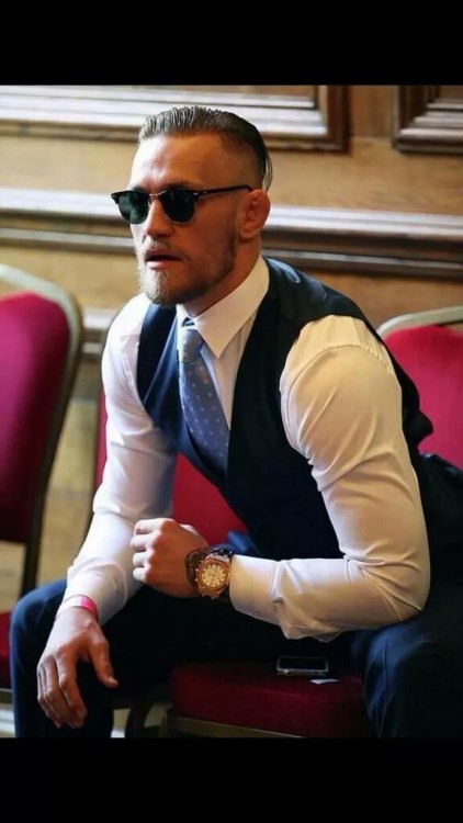furrypty:  Indulge your senses with the beauty of the male shapes!