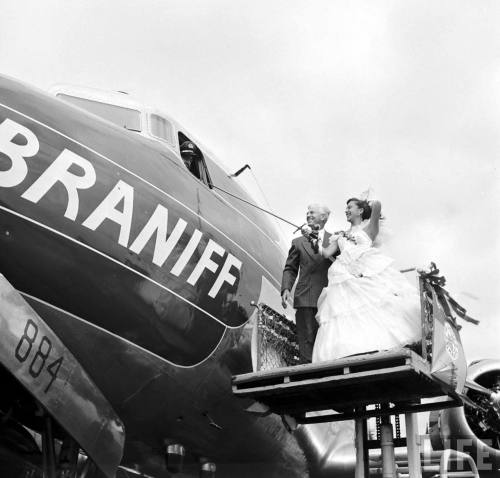 Braniff International Airways announced El Conquistador DC-6 service to South America(Joseph Schersc